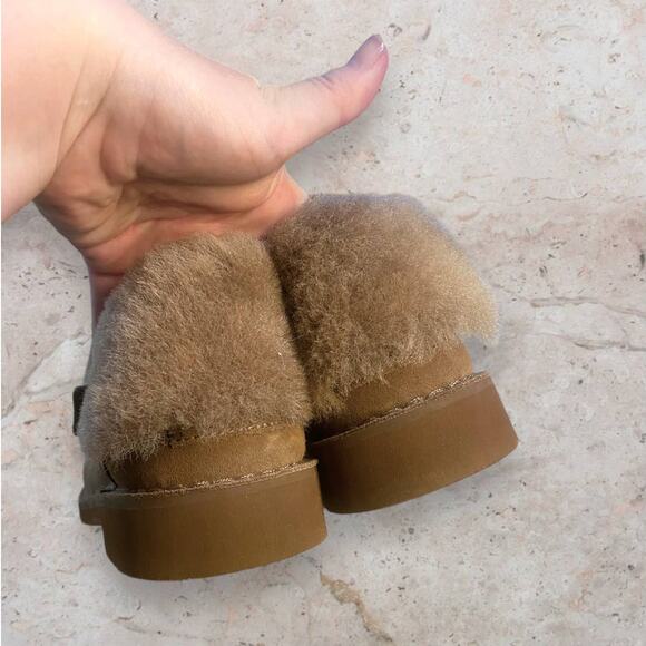 UGG Ankle Booties Wool Beige Buckle Winter Boots Size 7 - Picture 5 of 8